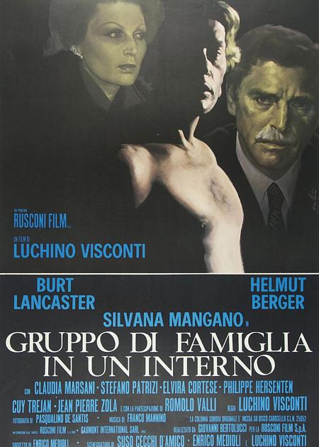 GRUPPO DI FAMIGLIA IN UN INTERNO