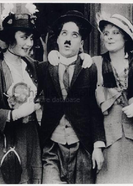 CHARLIE SULLA SCENA + CHARLOT IN CERCA DI LAVORO + CHARLOT SI DIVERTE