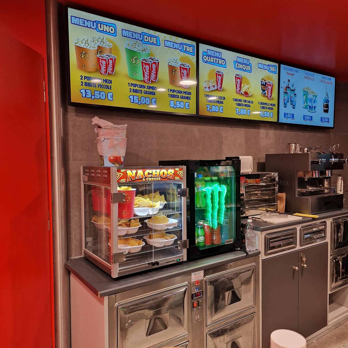Bar rinnovato con nuovi colori e servizi